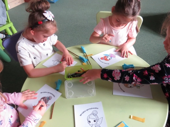 Delfinki, zajęcia w Bibliotece Miejskiej w Świdnicy, VI 2025