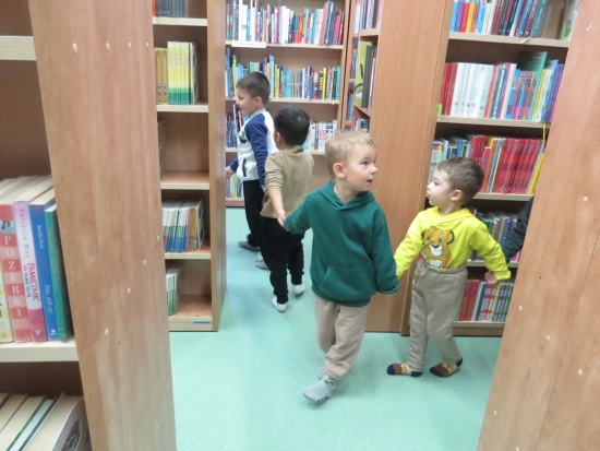 Rybki, zajęcia edukacyjne w Bibliotece Miejskiej, 28.10.2025